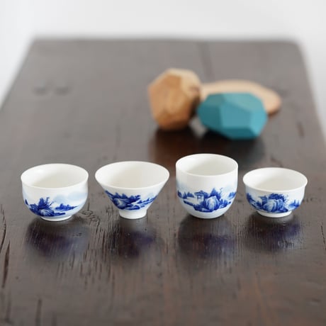 手描き染付茶杯 山水 PC057