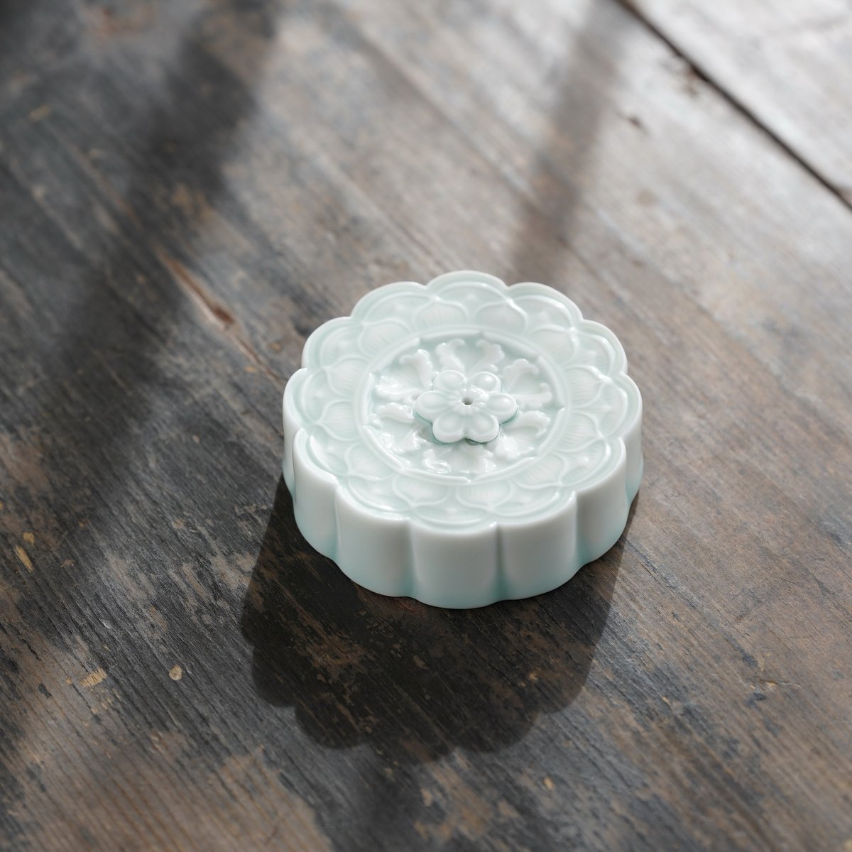 青白磁香立て PB183 | Looking For 物色