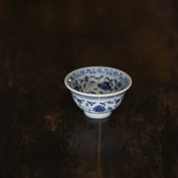 青花纏枝蓮紋圧手杯 PF162
