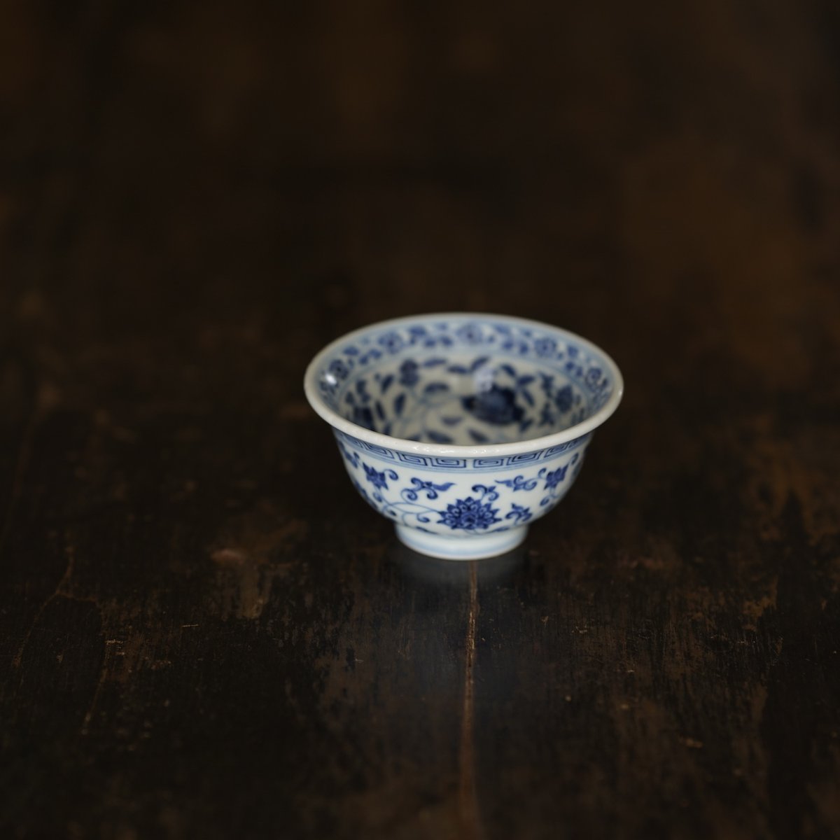 青花纏枝蓮紋圧手杯 PF162 | Looking For 物色