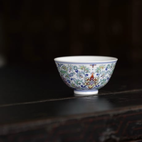 斗彩宝相蝴蝶茶杯 PF157
