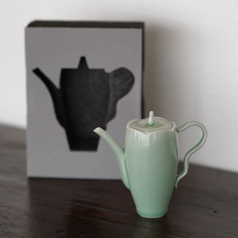 青磁の茶壺