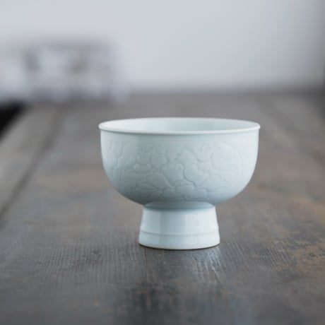 中国美術 青白磁 陽刻 鳳紋 碗 φ20cm(K-LC194) 中国美術 青白磁 陽刻 鳳紋 碗 φ20cm(K-LC194)