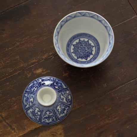 青花八宝唐草紋二才蓋碗 PF250