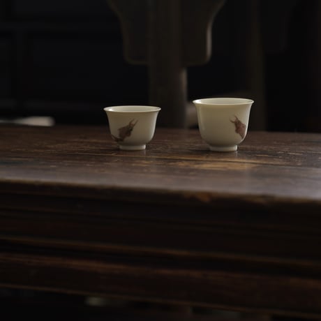 釉里紅魚文茶杯 PC146