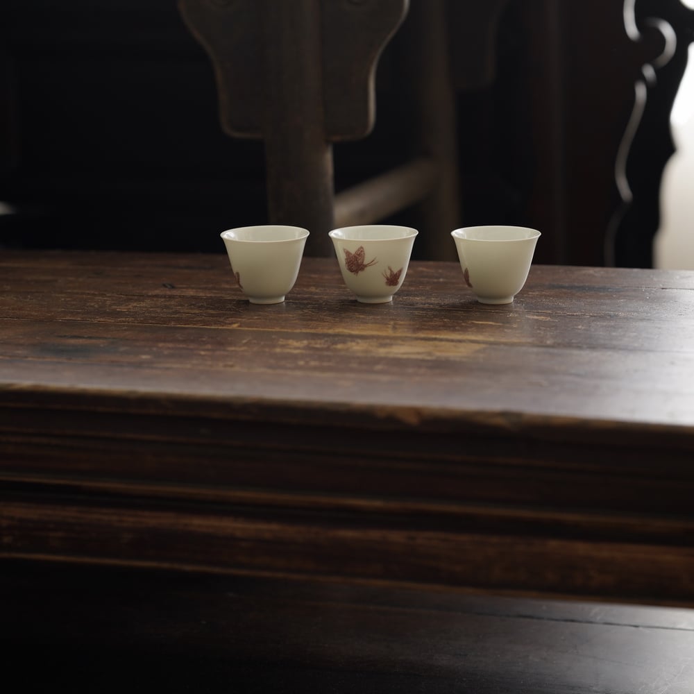 釉里紅蝶文茶杯 PC145 | Looking For 物色