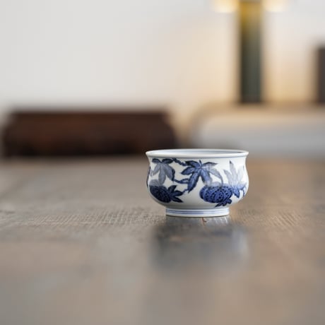 煎茶 染付 三足 火鉢 瓶掛 25.8cmx23.5cm 時代(LC581) 煎茶 染付 三足 火鉢 瓶掛 25.8cmx23.5cm 時代(LC581)