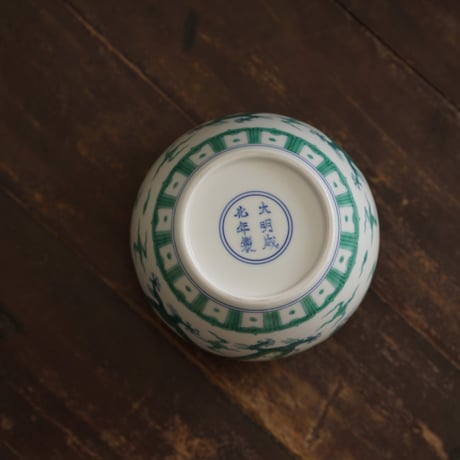 成化斗彩龍紋建水 PC150