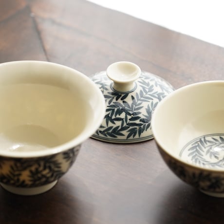 青花千葉文茶杯 PE016