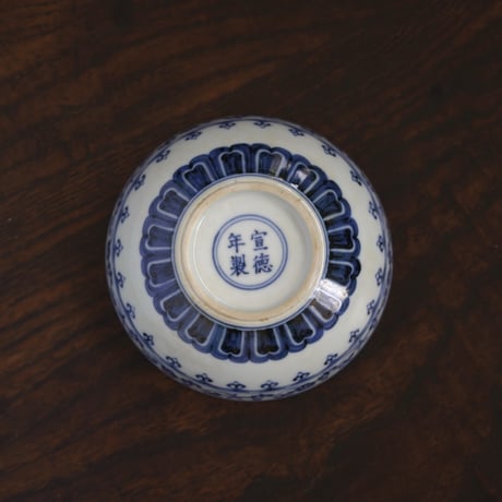 青花宝相華紋卧足杯 PF130
