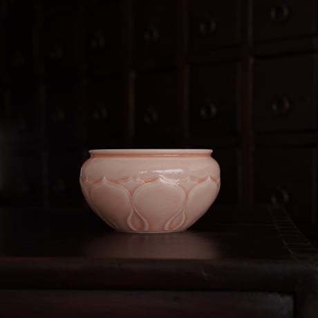 粉釉蓮紋建水 PB141