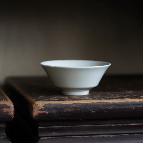 青白磁葵口碗 PW003