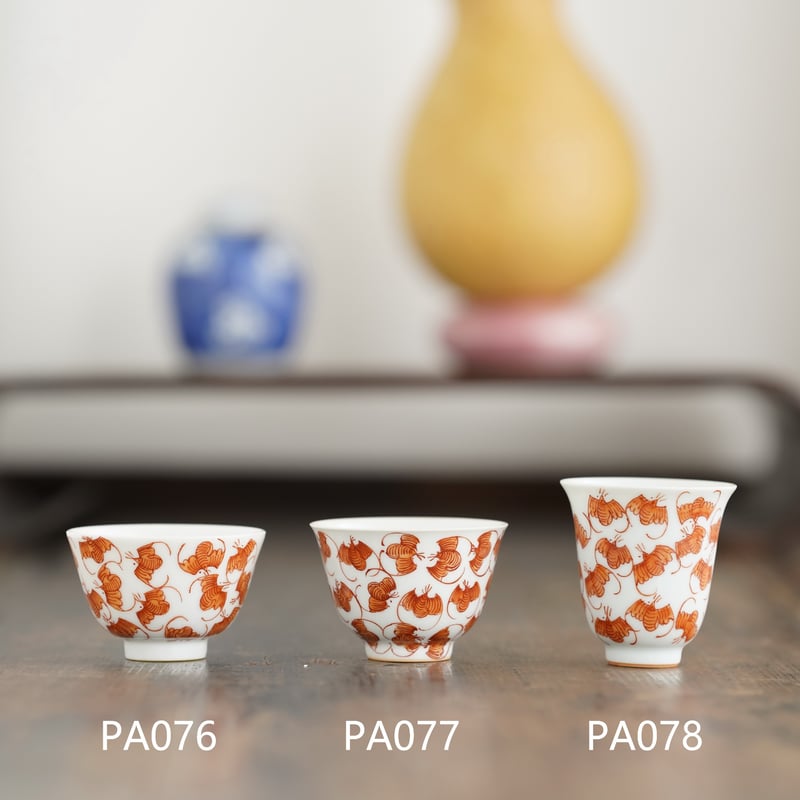 礬紅蝙蝠文茶杯 PA077 | Looking For 物色