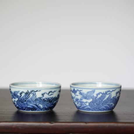 青花翼龍紋卧足杯 PF160