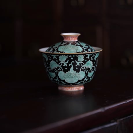 古彩黑底緑紋蓋碗 PA064