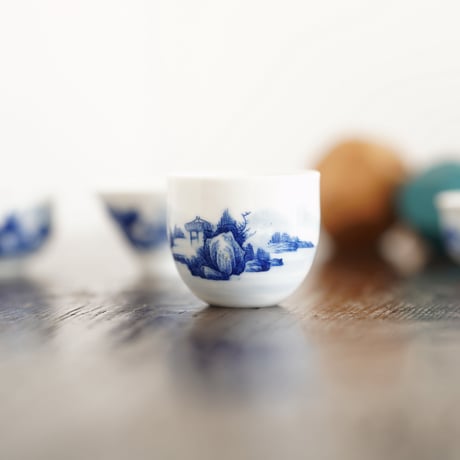 手描き染付茶杯 山水 PC057