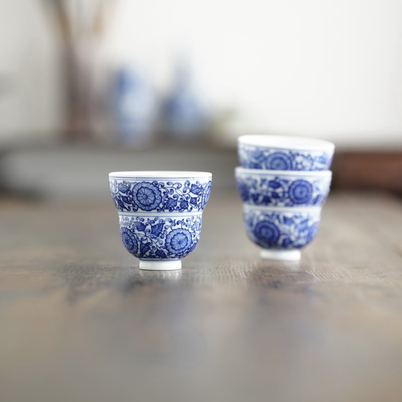 中国美術 青花 纏枝蓮花紋 獣耳 壷 高18.2cm(LC515) 中国美術 青花 纏枝蓮花紋 獣耳 壷 高18.2cm(LC515)