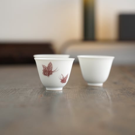 釉里紅蝶文茶杯 PC145