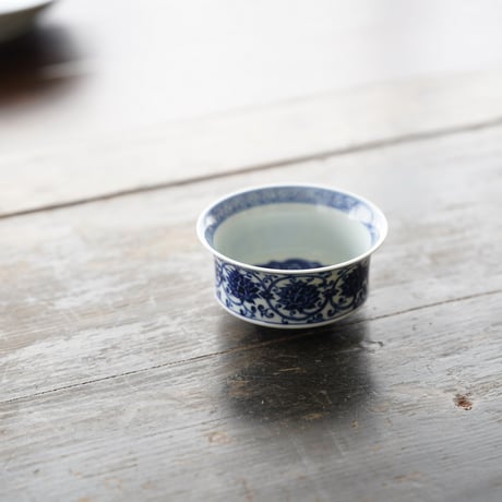 缠枝蓮紋中茶杯 PF236