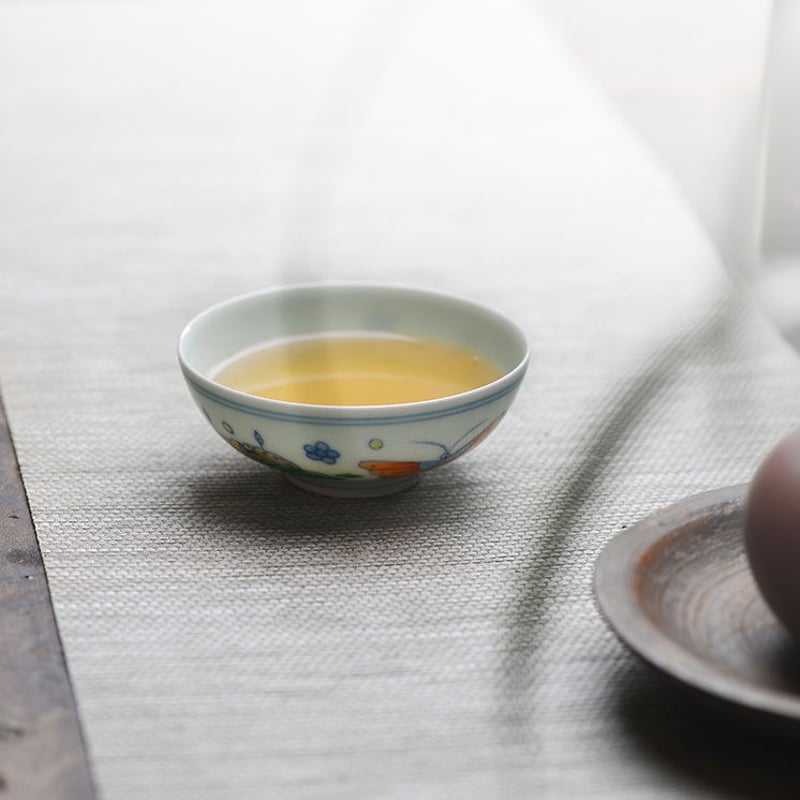 雍正款手描き斗彩茶杯 PC044 | Looking For 物色