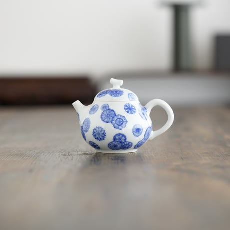 青花毬文茶壺 PC151