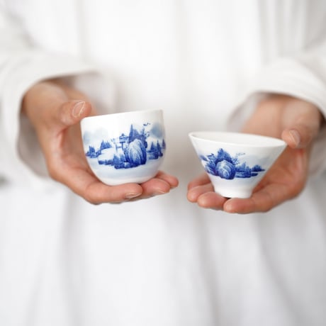 手描き染付茶杯 山水 PC057