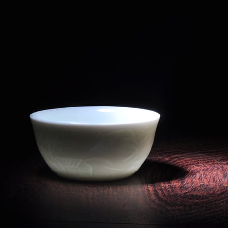 青白磁茶杯 山水 PC022