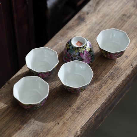 黒地万花八方杯 PA024