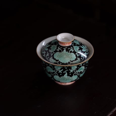 古彩黑底緑紋蓋碗 PA064
