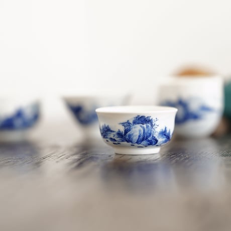 手描き染付茶杯 山水 PC057
