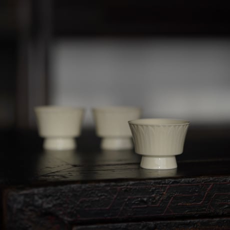 蓮紋草木灰茶杯 PB119