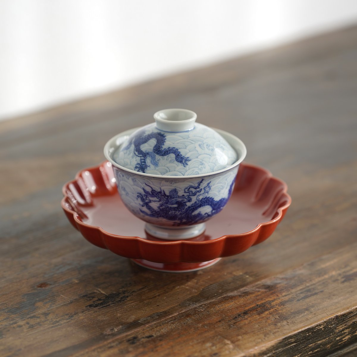 中国美術 青花 宮廷人物紋 蓋壷 高25.5cm(LC209) 青花 宮廷人物紋 中国美術 蓋壷 高25.5cm(LC209)