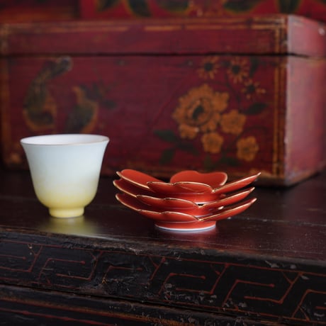 朱釉四つ葉茶托 PB151