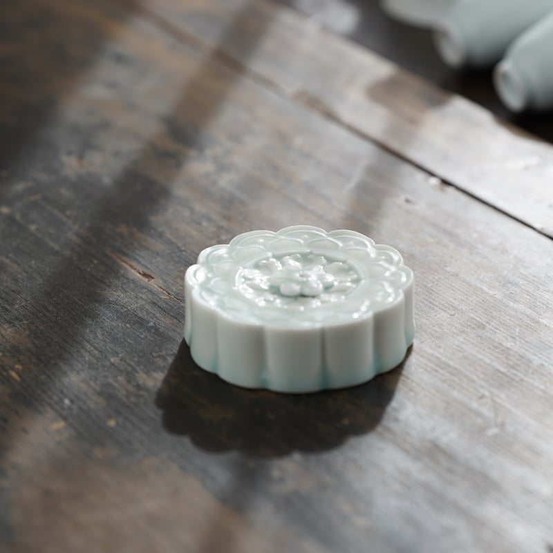 青白磁香立て PB183 | Looking For 物色