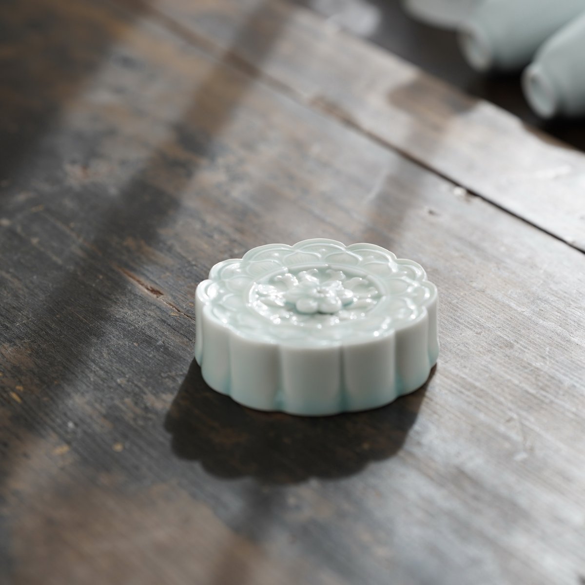 青白磁香立て PB183 | Looking For 物色