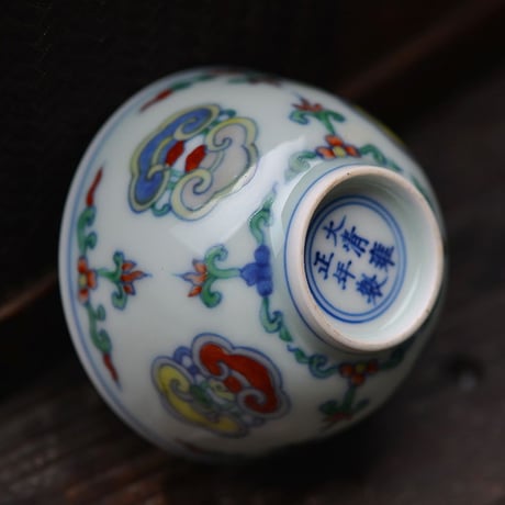 雍正款手描き斗彩茶杯 PC044