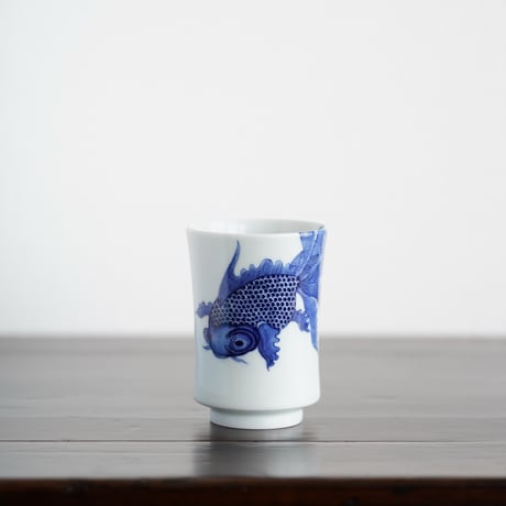 青花金魚紋茶杯 PC015