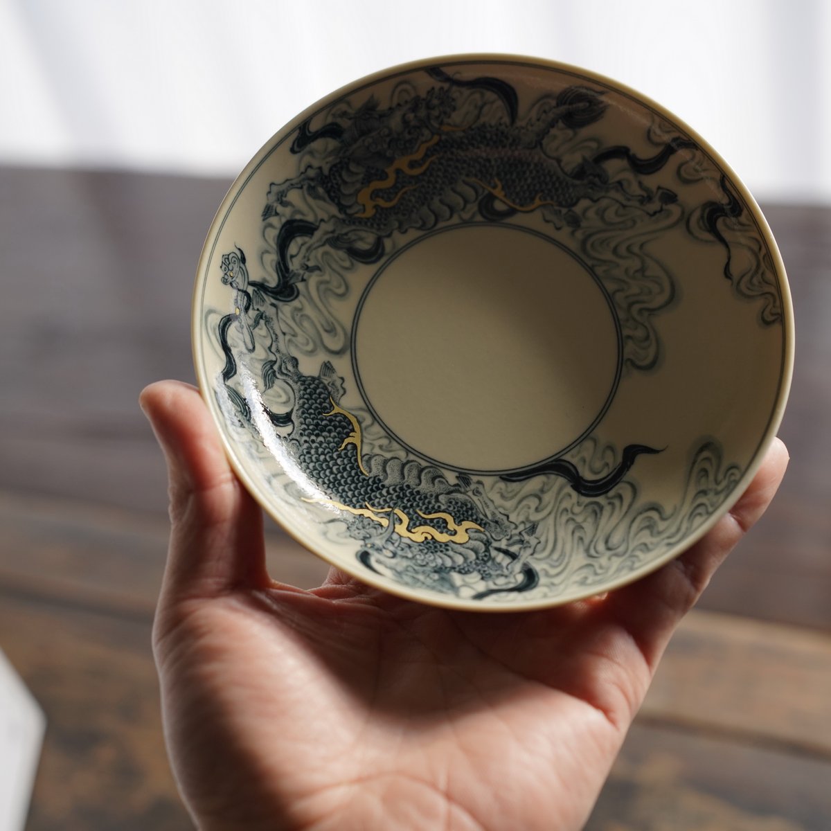 青花描金麒麟文皿 PE023 | Looking For 物色