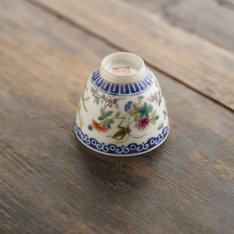 五彩花虫茶杯 PA083