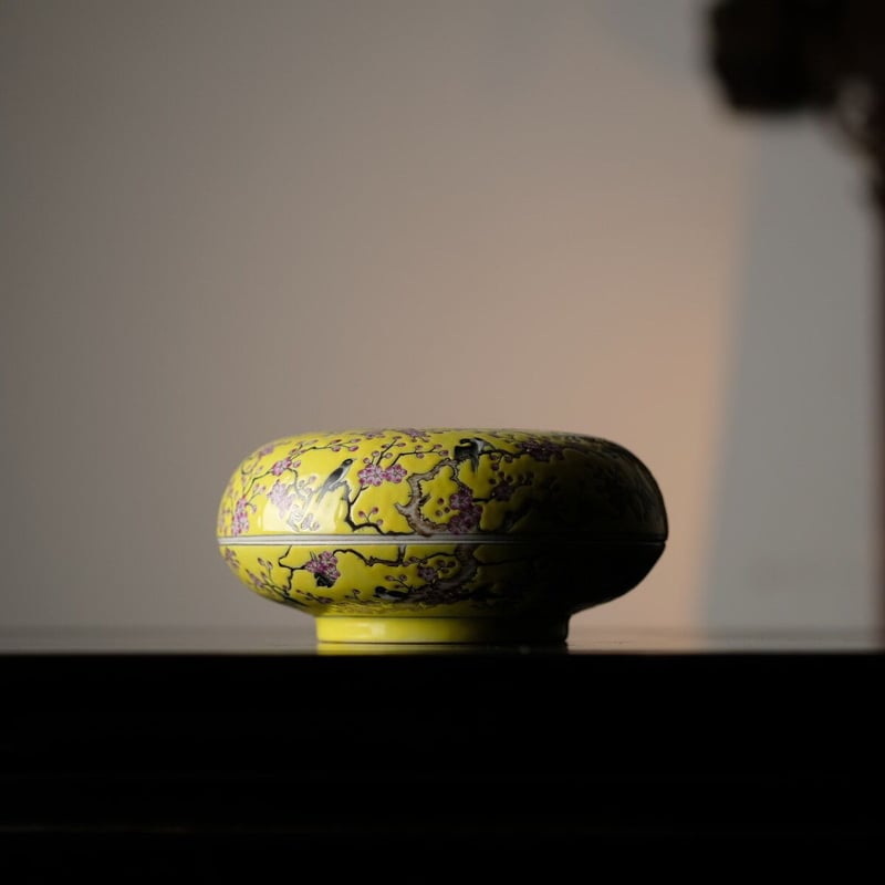 黄底粉彩捧盒 喜上眉梢 PC118 | Looking For 物色