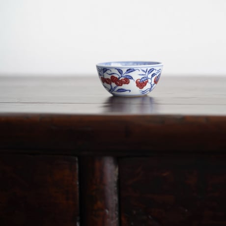 釉里紅瓜果紋茶杯 PF146