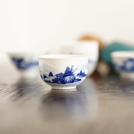 手描き染付茶杯 山水 PC057