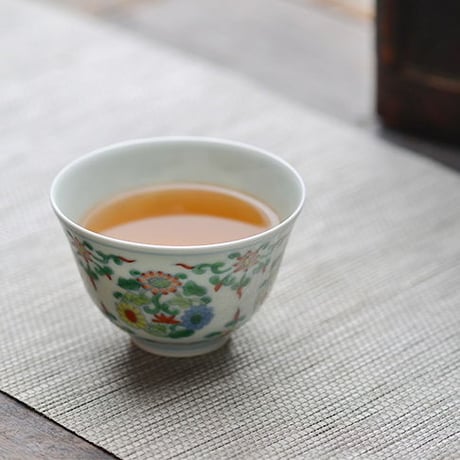 雍正款手描き斗彩茶杯 PC044
