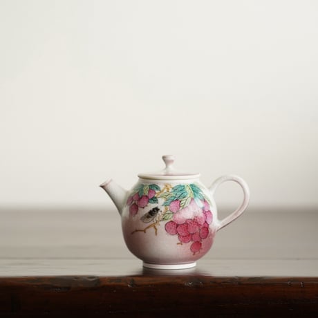 粉彩茘枝茶壺 PF140