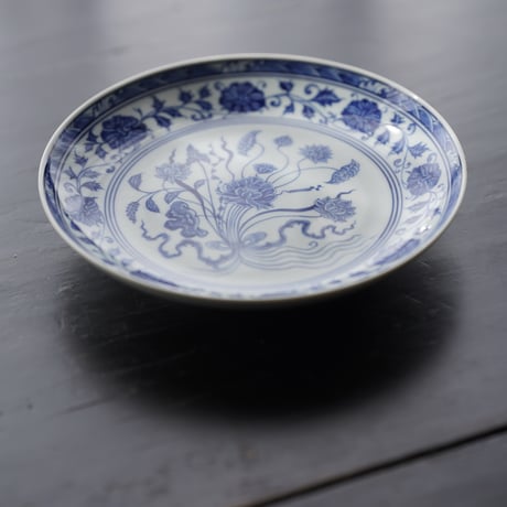 青花束蓮紋皿 PF103