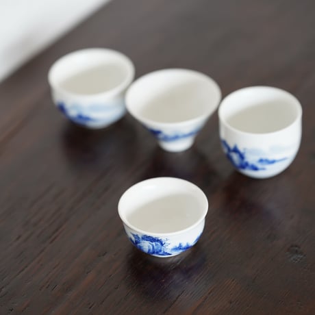 手描き染付茶杯 山水 PC057