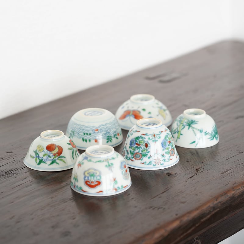 雍正款手描き斗彩茶杯 PC044 | Looking For 物色