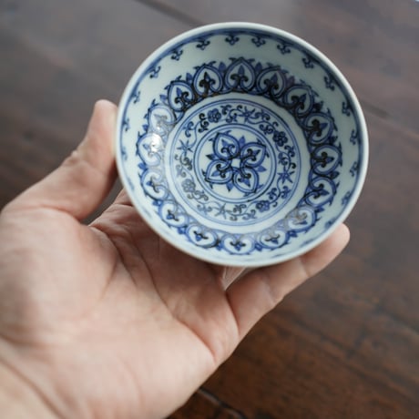 青花宝相華紋卧足杯 PF130