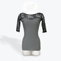 【FIt Top】クラシックレース  ラウンドハートネックトップ5分袖　グレー<30496>