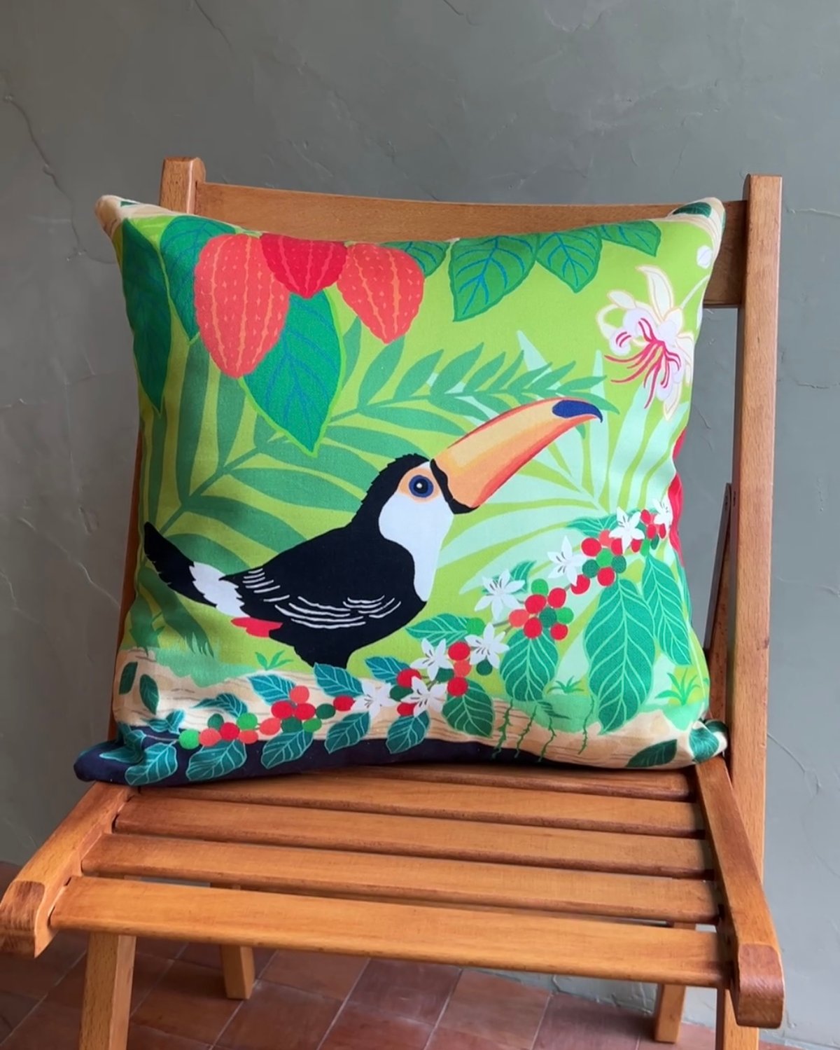 オオハシくんとカカオ・コーヒーの木 / クッションカバー | バード